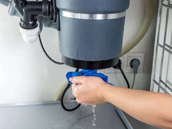 garbage disposal leak
